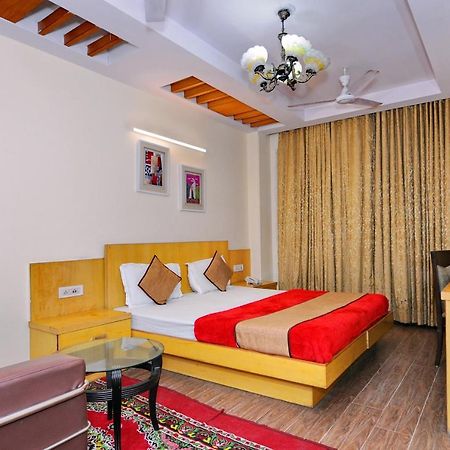 Hotel Tjs Grand Delhi  Exterior photo