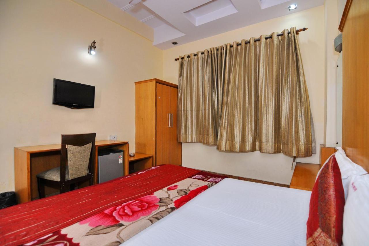 Hotel Tjs Grand Delhi  Exterior photo