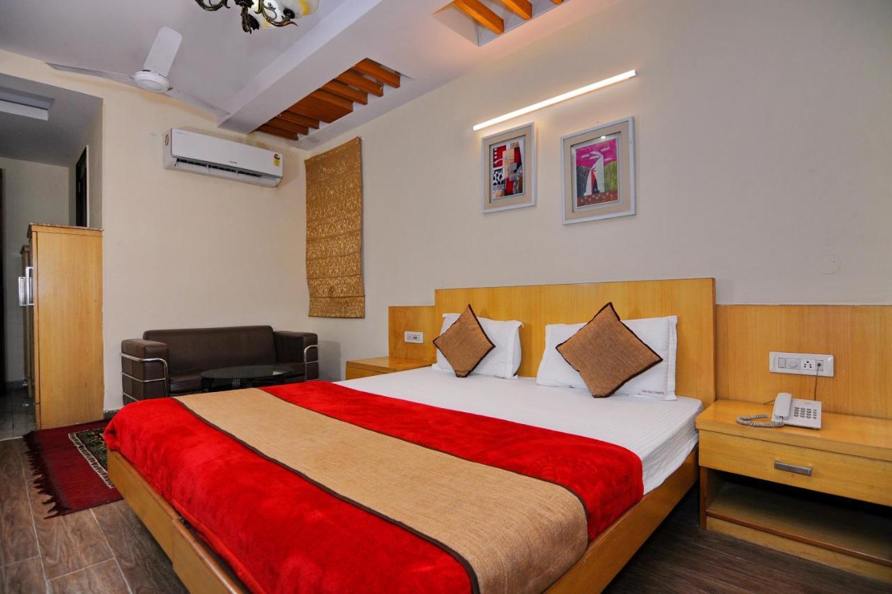 Hotel Tjs Grand Delhi  Exterior photo