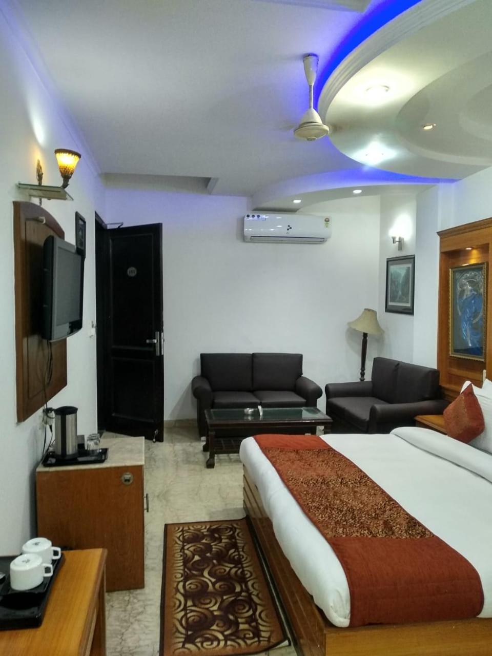 Hotel Tjs Grand Delhi  Exterior photo