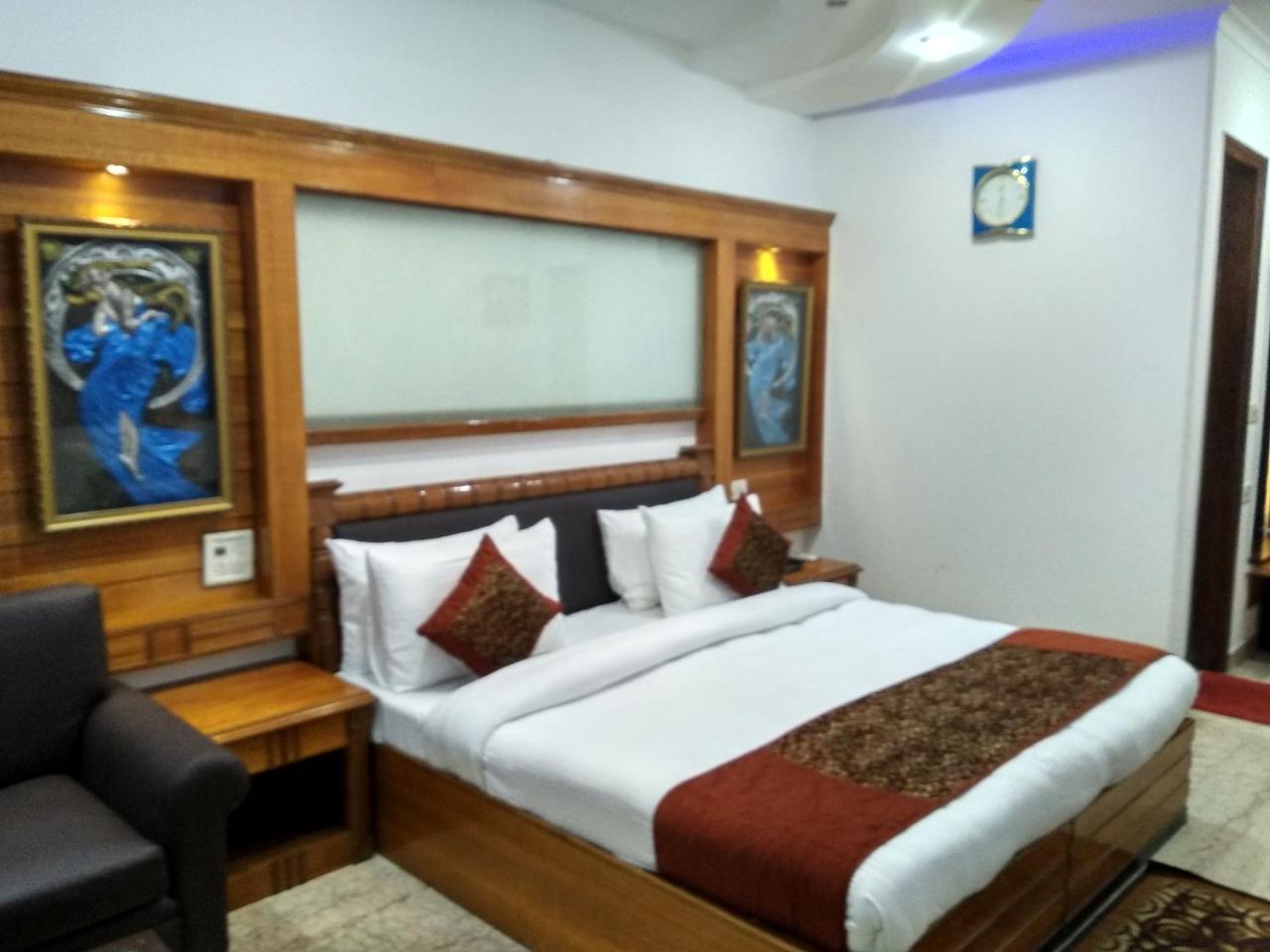 Hotel Tjs Grand Delhi  Exterior photo