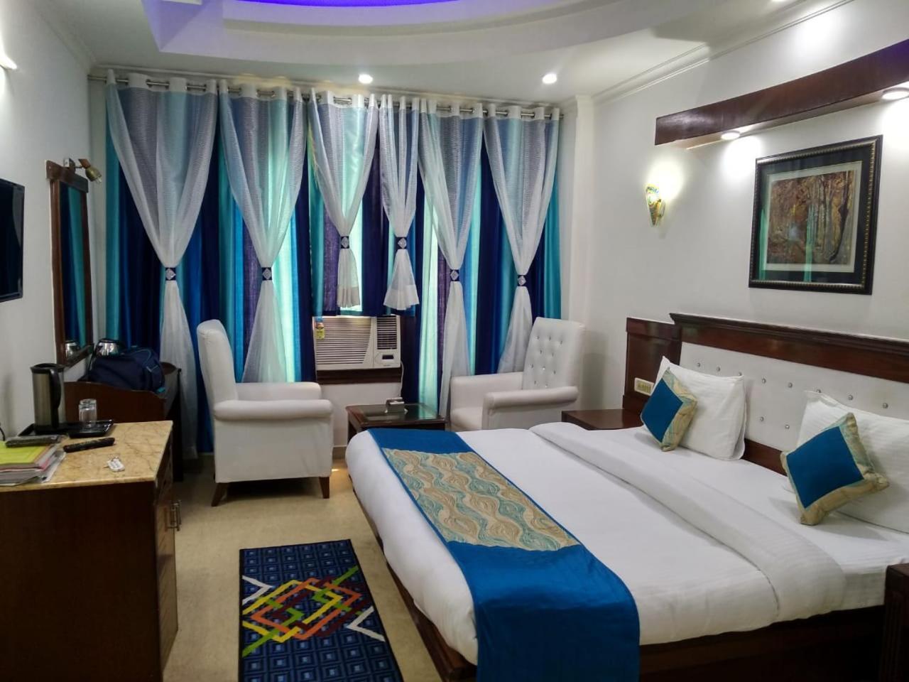 Hotel Tjs Grand Delhi  Exterior photo