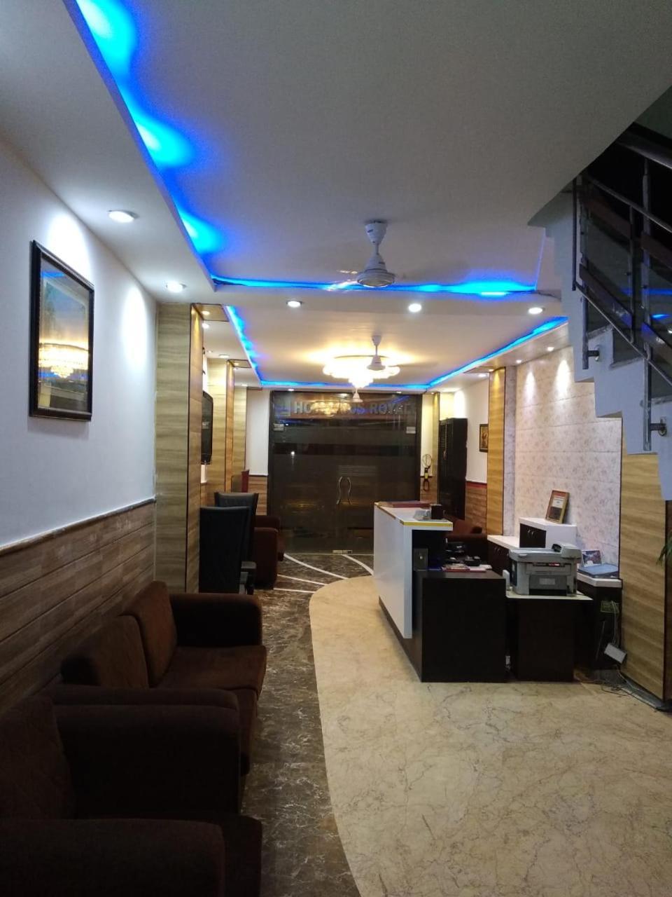 Hotel Tjs Grand Delhi  Exterior photo